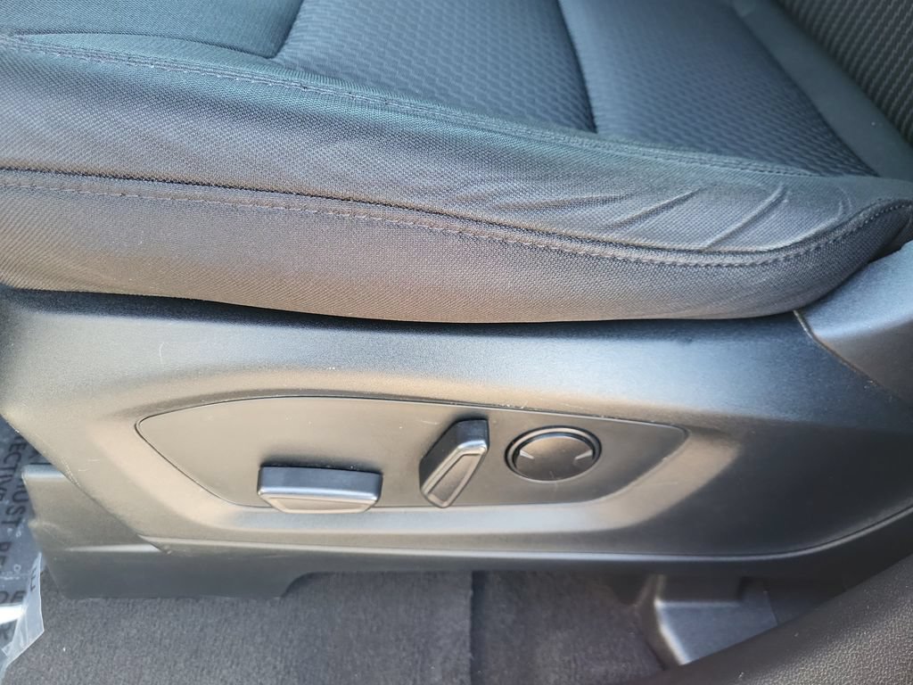 Used 2023 Ford Explorer XLT AWD/4WD image 14