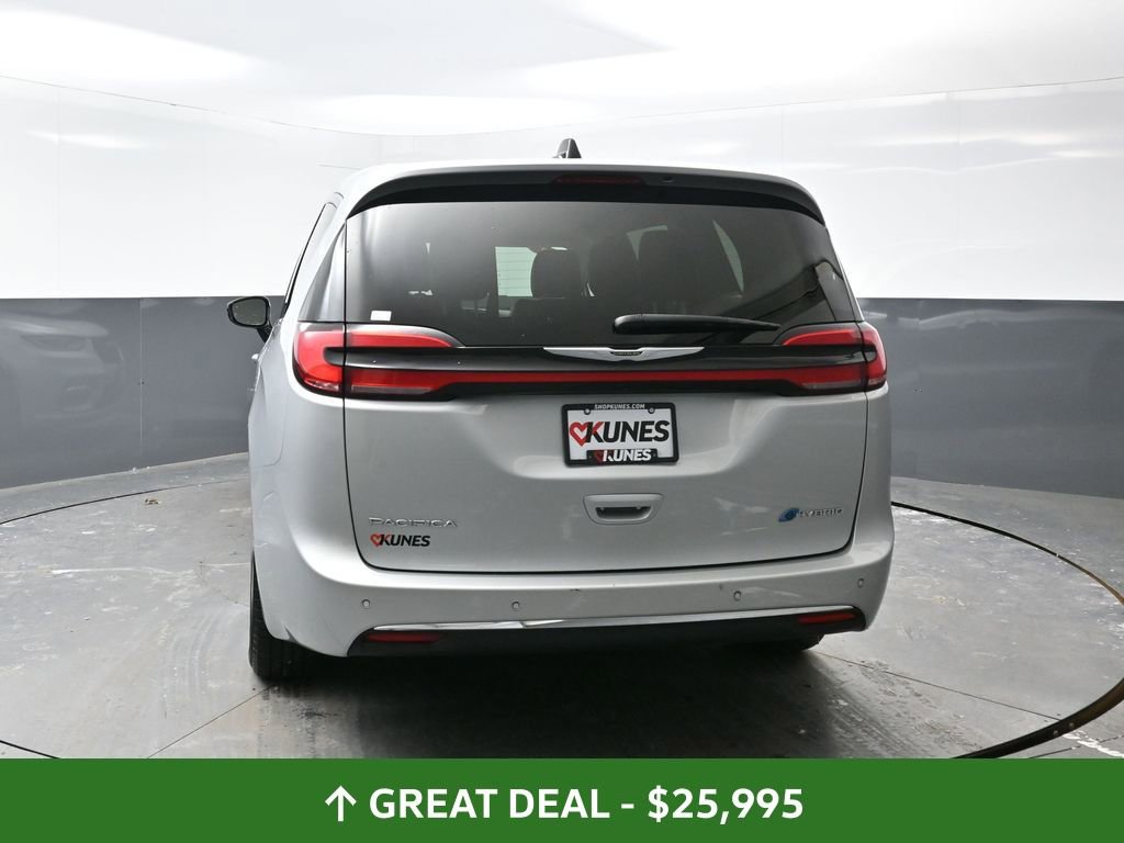 Used 2024 Chrysler Pacifica Limited FWD image 13