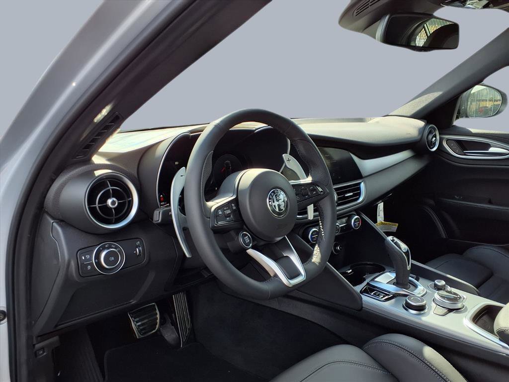 New 2025 Alfa Romeo Giulia w/ Veloce Package Rwd image 10