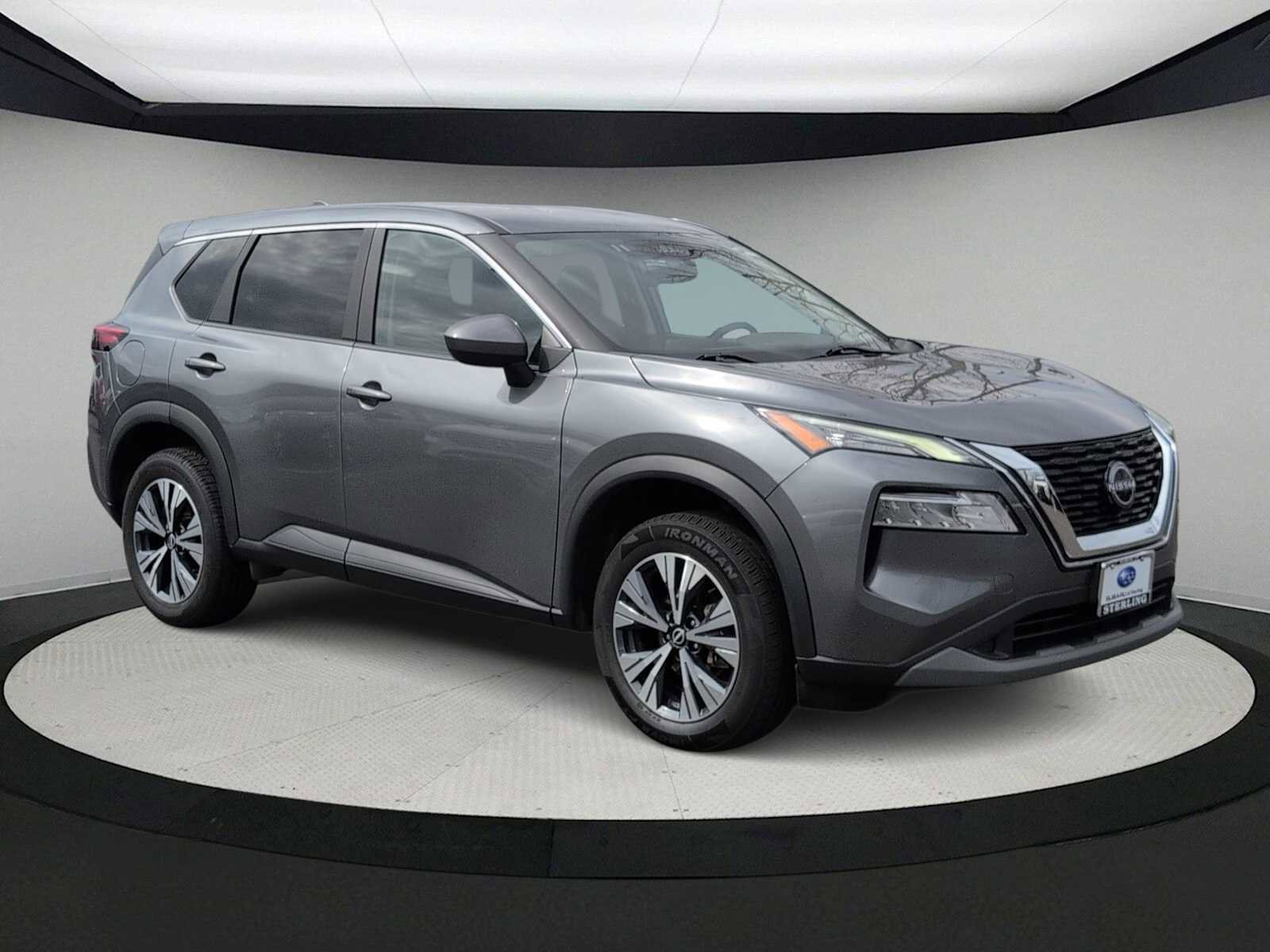 Used 2023 Nissan Rogue SV image 2
