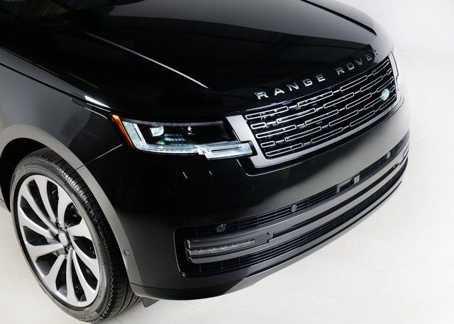 New 2025 Land Rover Range Rover SE image 28