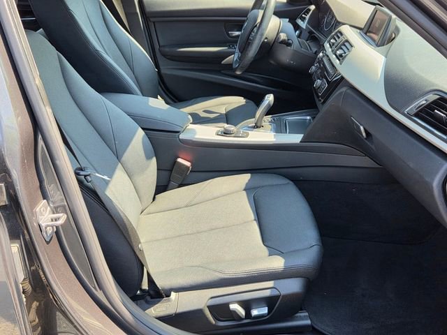 Used 2018 BMW 320i Sedan RWD image 18