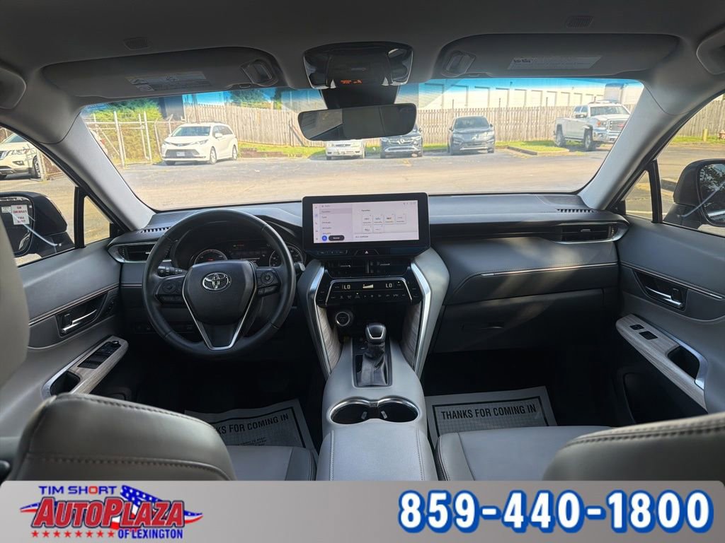 Used 2024 Toyota Venza XLE AWD/4WD image 8