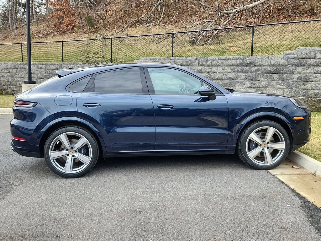 Used 2024 Porsche Cayenne Coupe image 11