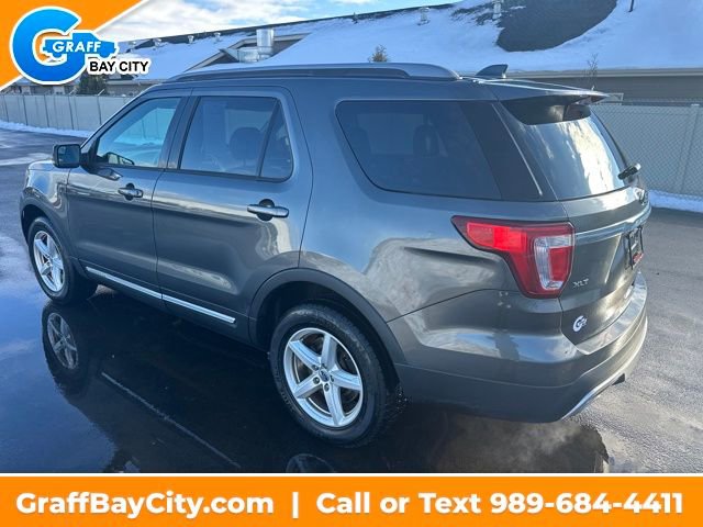 Used 2017 Ford Explorer XLT w/ Equipment Group 202A image 3