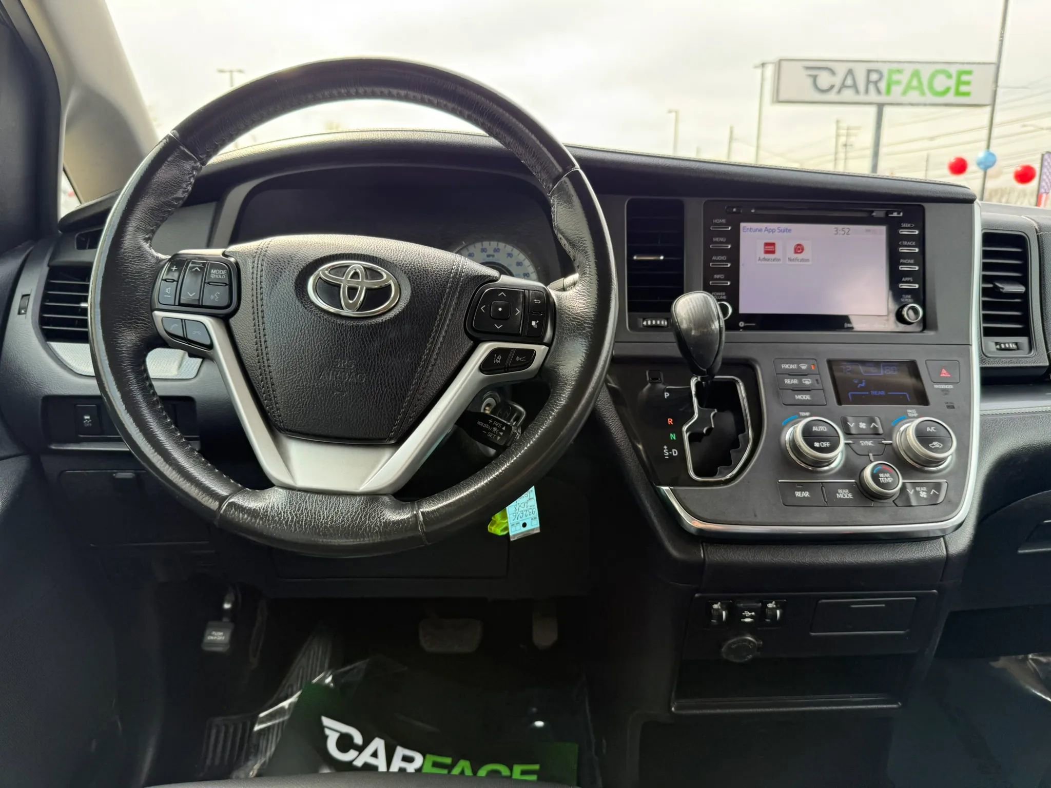 Used 2018 Toyota Sienna SE FWD image 29