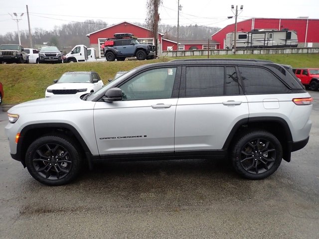 New 2025 Jeep Grand Cherokee Limited w/ MOPAR Finishing Package image 2