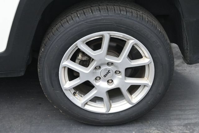 Used 2023 Jeep Renegade Latitude AWD/4WD image 39