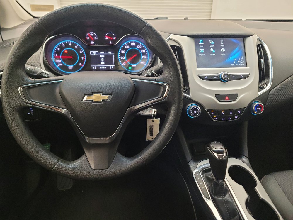 Used 2017 Chevrolet Cruze LS FWD image 22