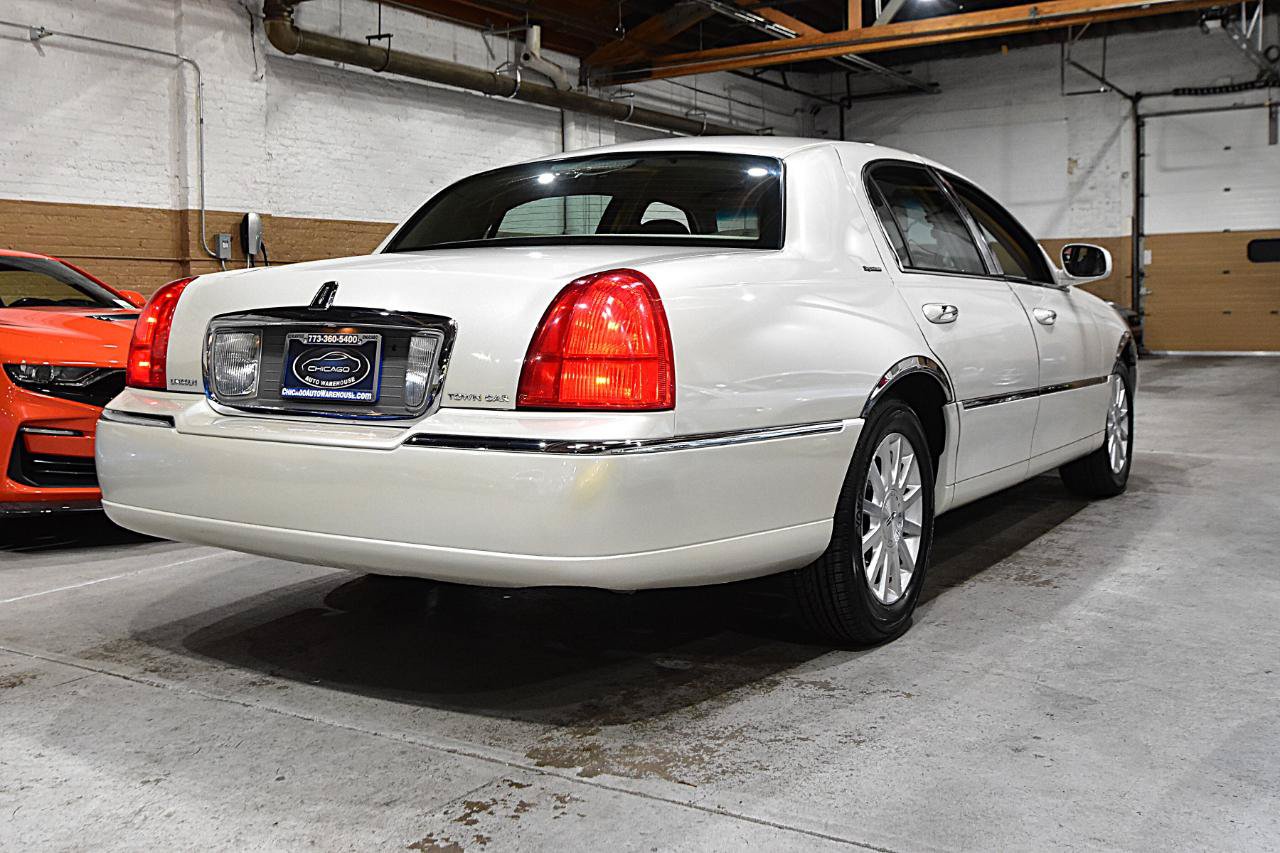 Used 2006 Lincoln Town Car Signature RWD image 5