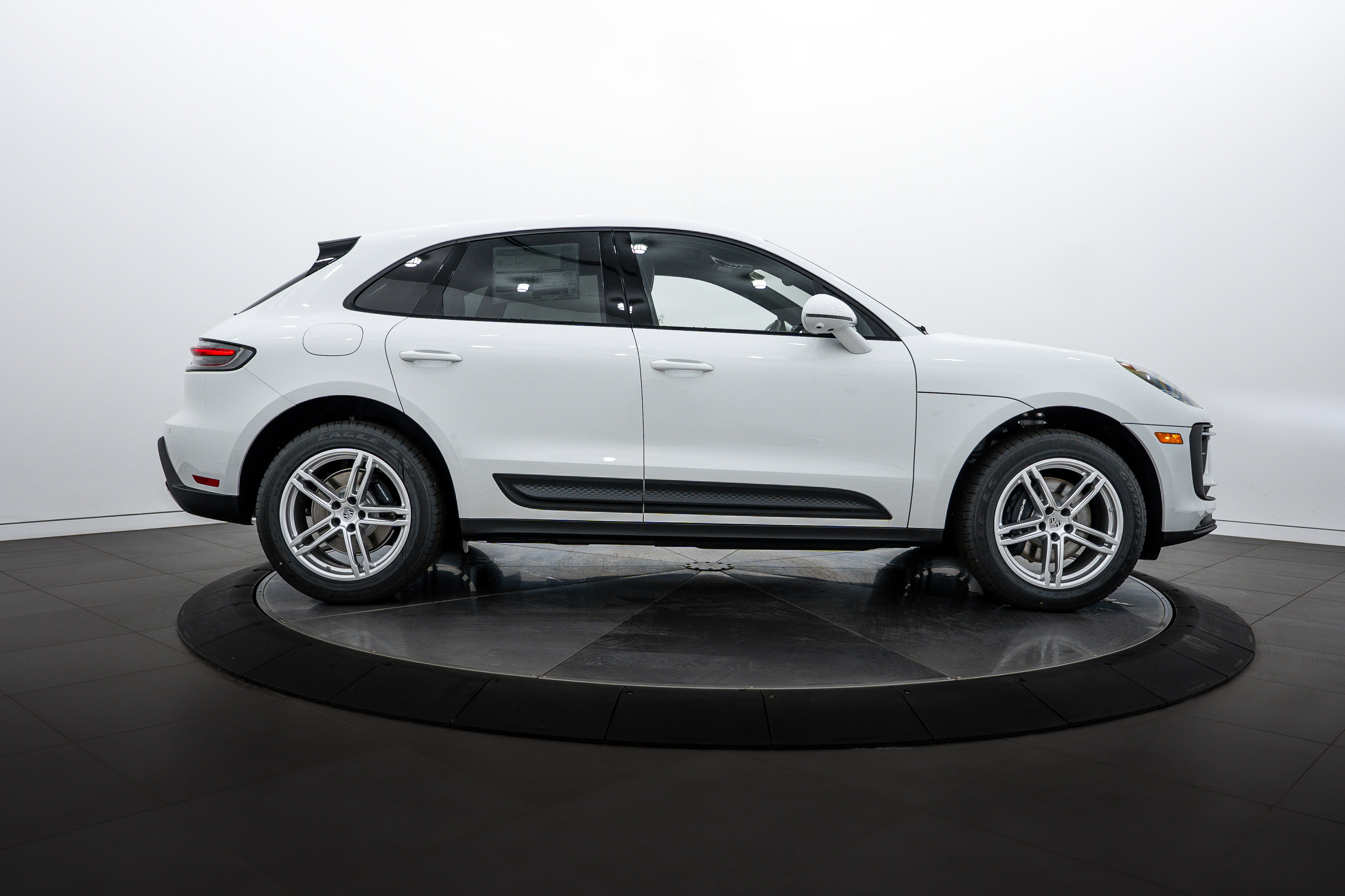 New 2026 Porsche Macan image 8