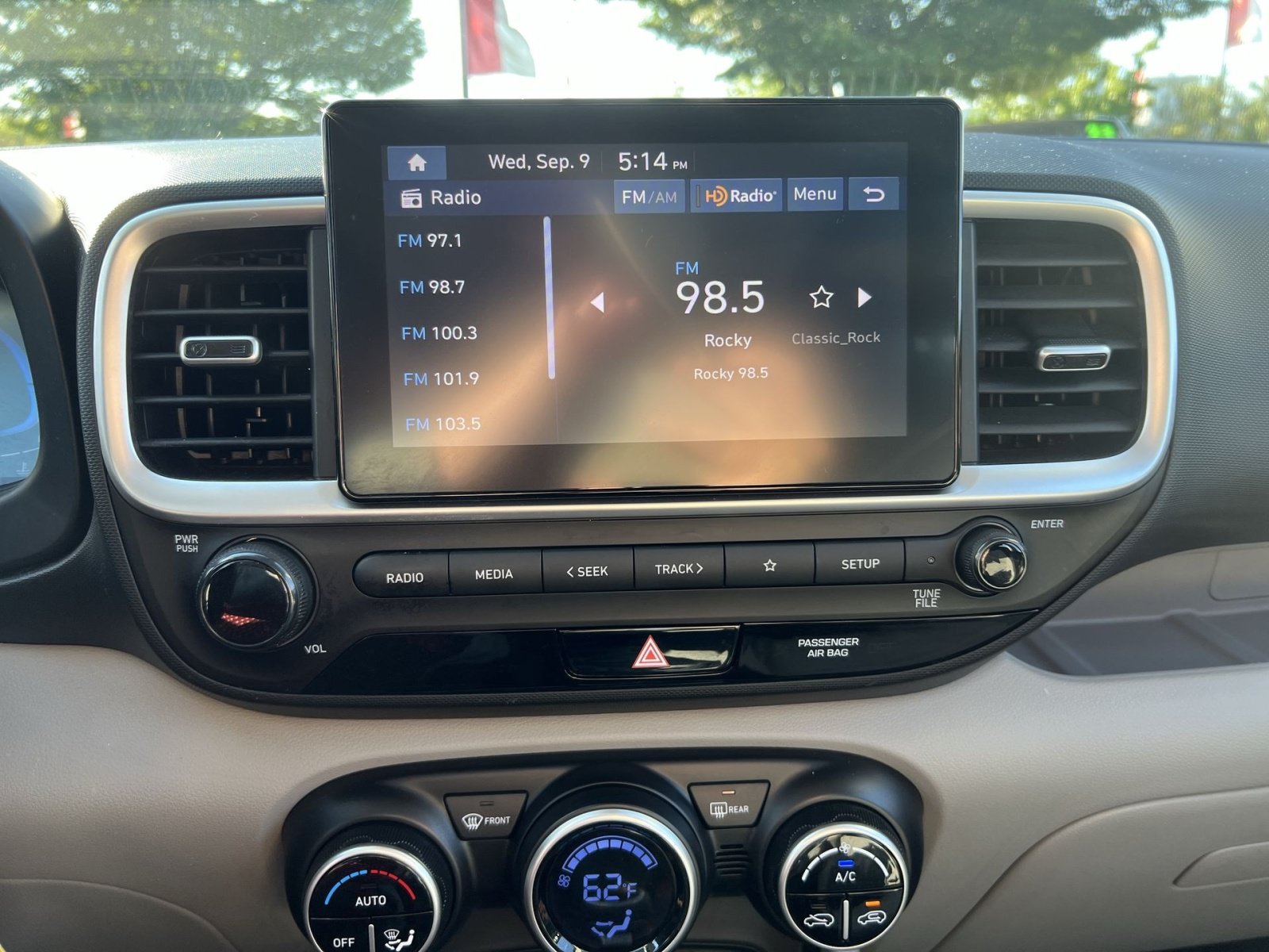 Used 2023 Hyundai Venue SEL w/ Cargo Package FWD image 17