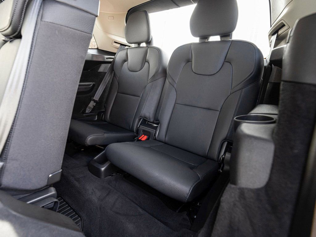 Used 2024 Volvo XC90 B6 Plus w/ Protection Package Premier AWD/4WD image 28