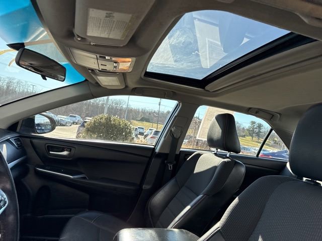 Used 2017 Toyota Camry SE w/ Moonroof Package image 26