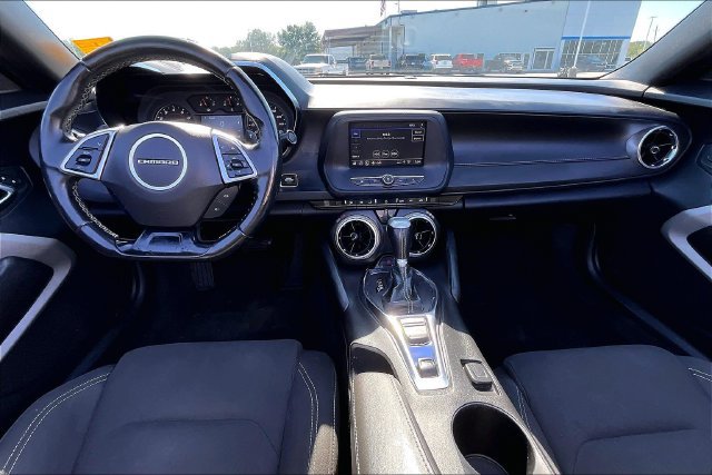 Used 2022 Chevrolet Camaro LT RWD image 7