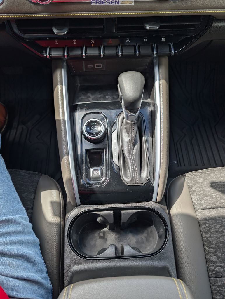 Used 2024 Chevrolet Colorado ZR2 w/ Technology Package image 19