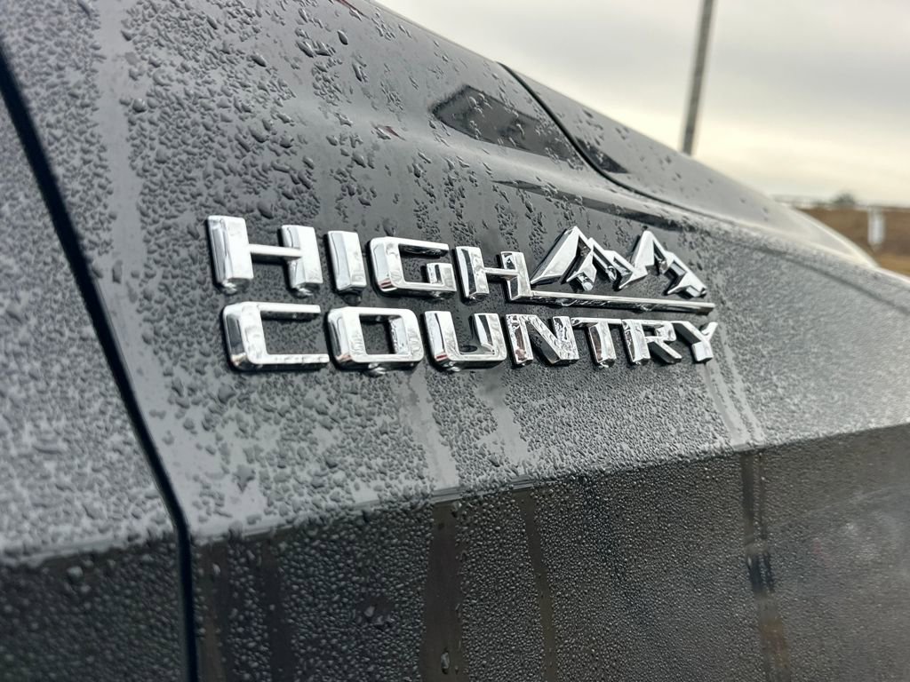 New 2026 Chevrolet Suburban High Country image 9