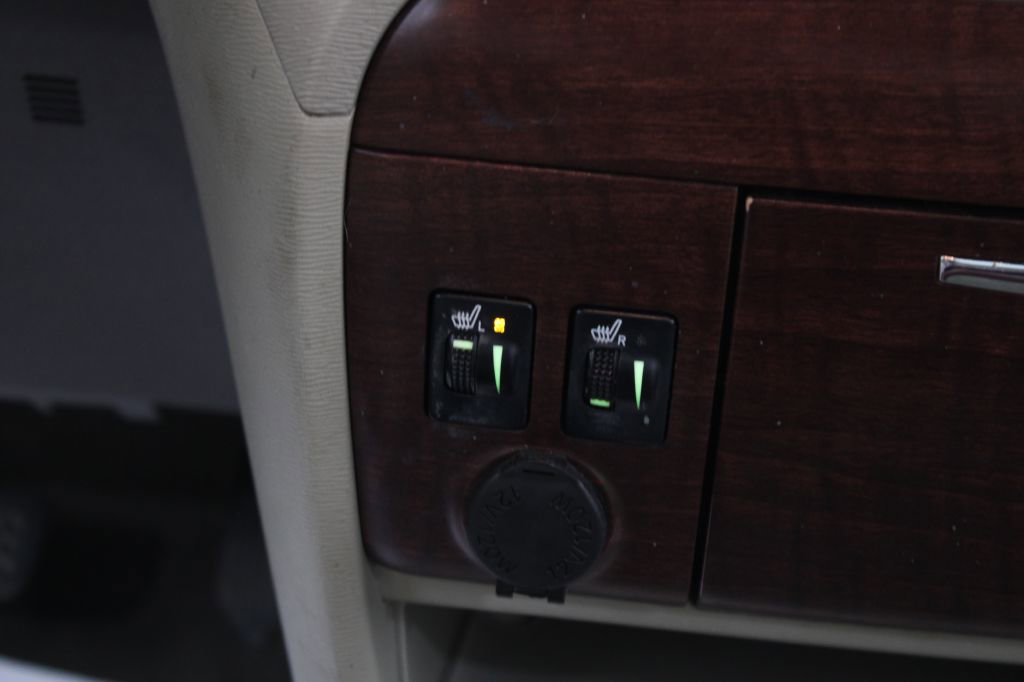 Used 2013 Toyota Sienna XLE image 23