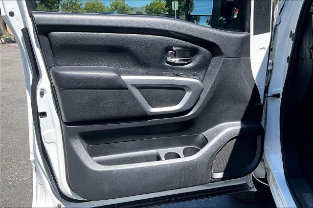 Used 2017 Nissan Titan SV RWD image 22