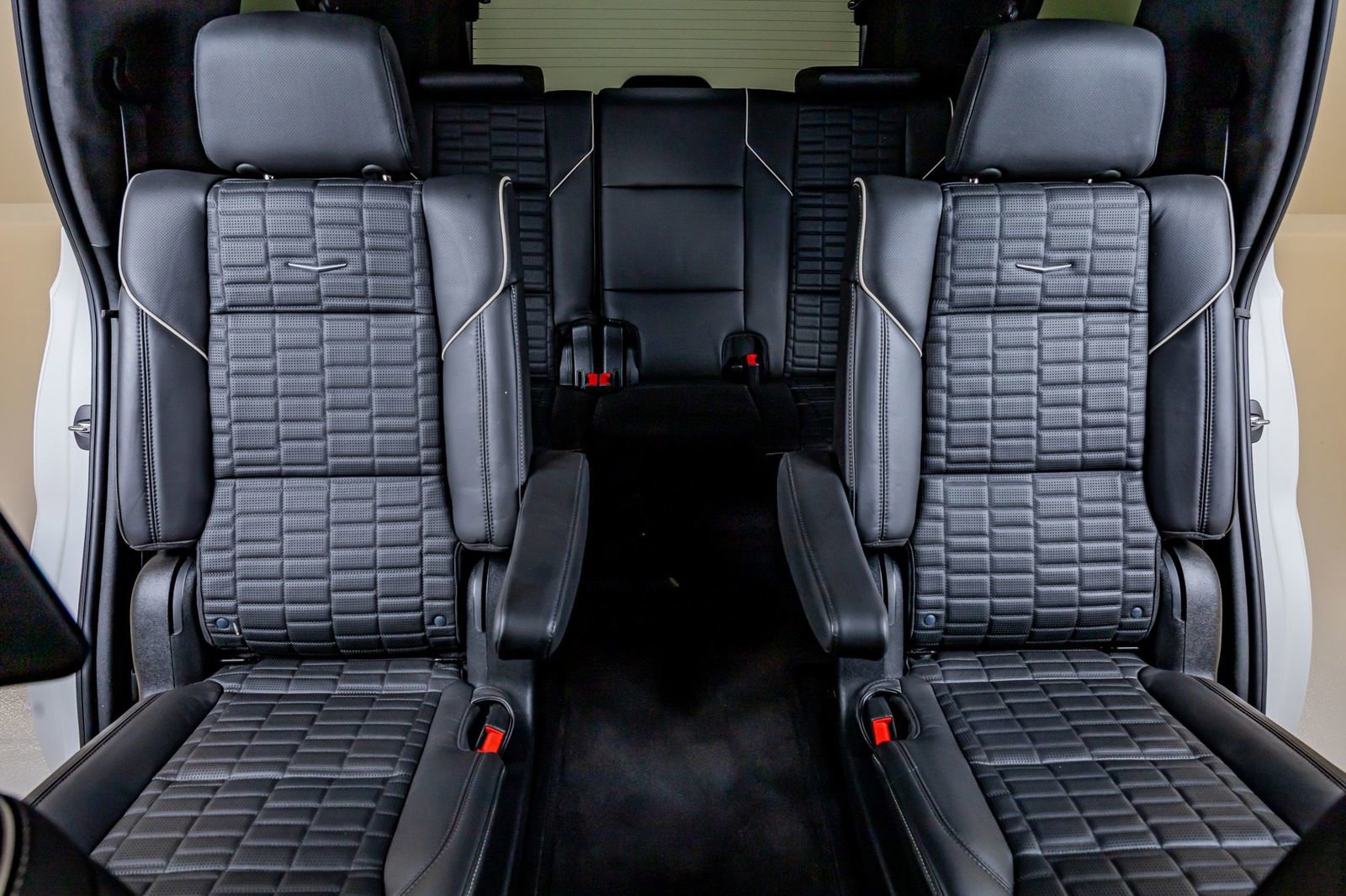 Used 2024 Cadillac Escalade Sport Platinum w/ LPO, ONYX Package AWD/4WD image 34