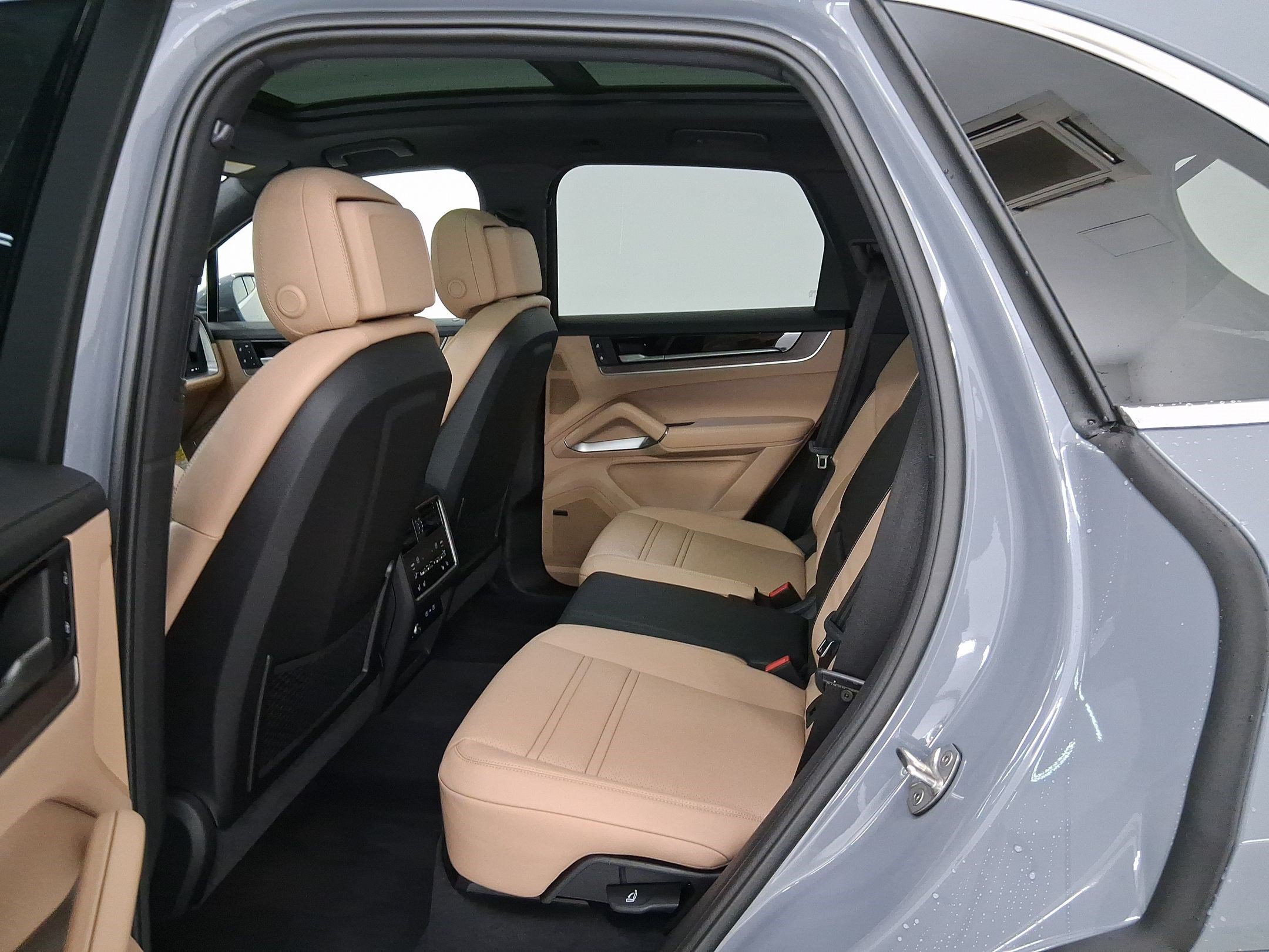 Used 2026 Porsche Cayenne S AWD/4WD image 30