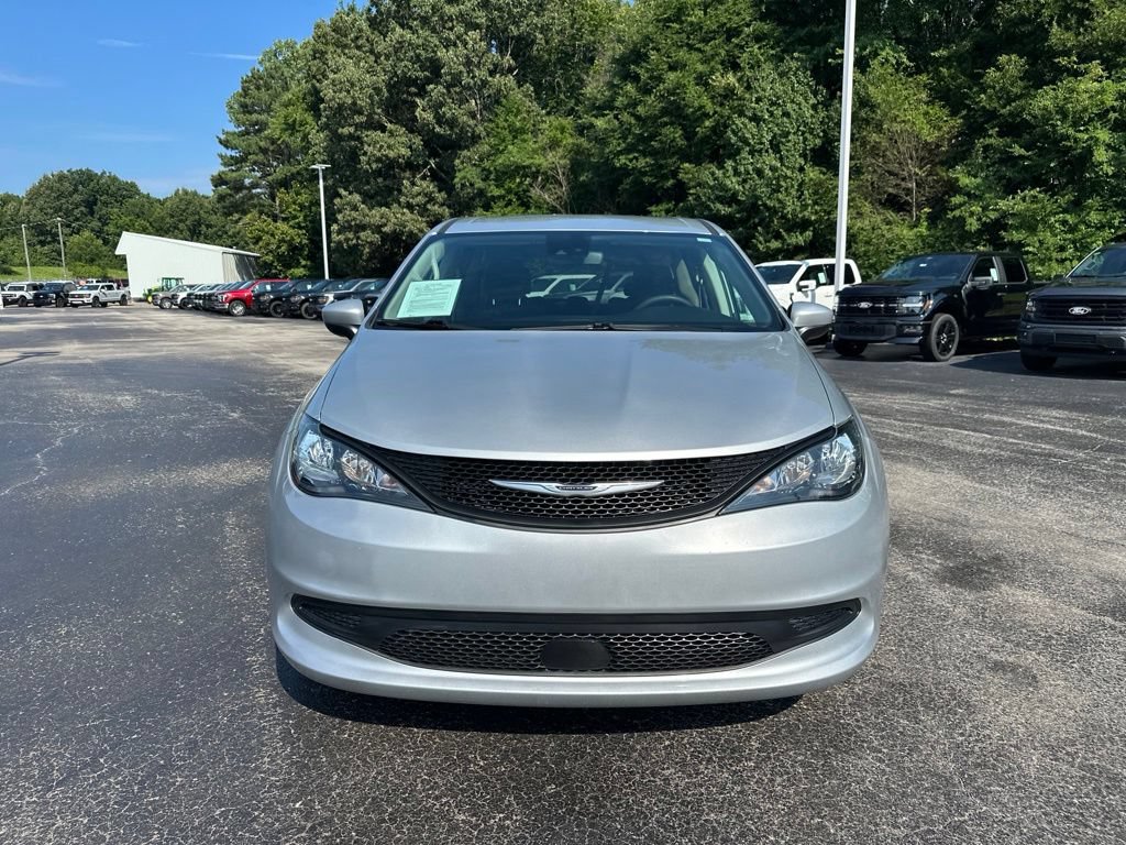 Used 2023 Chrysler Voyager LX FWD image 8