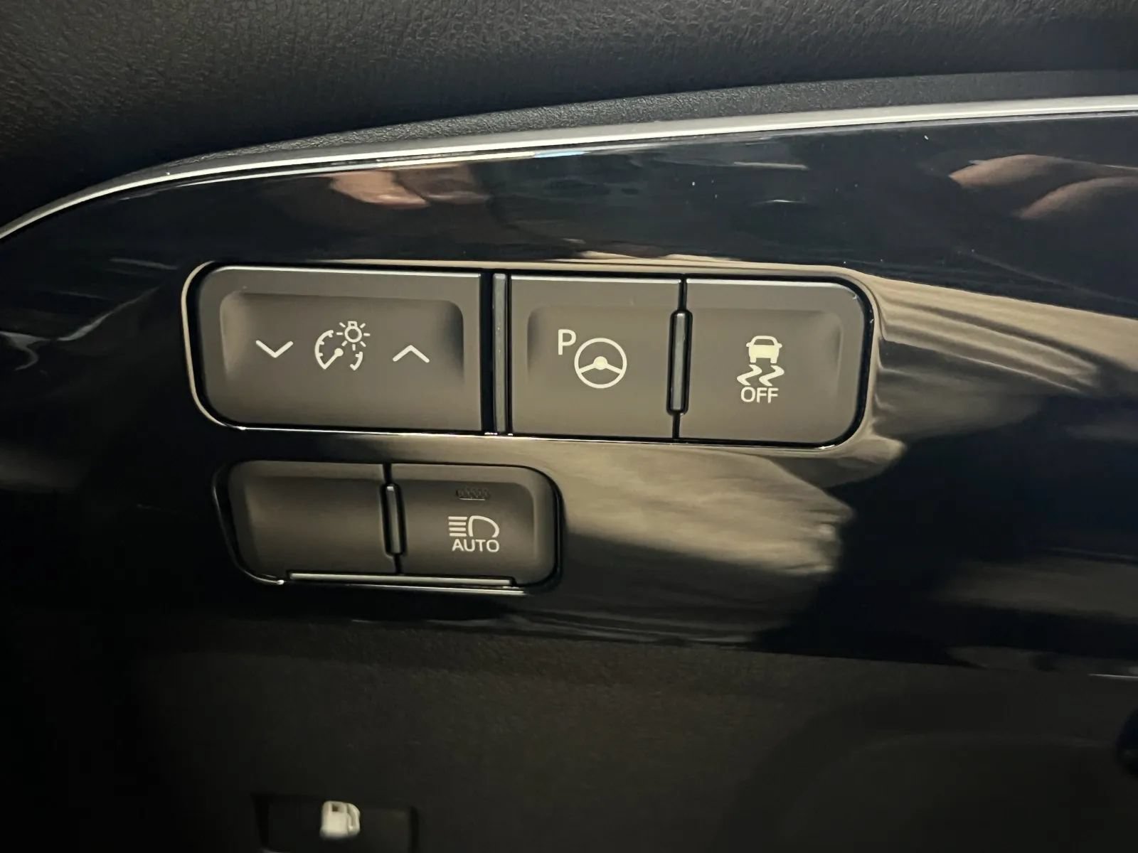 Used 2019 Toyota Prius LE FWD image 39