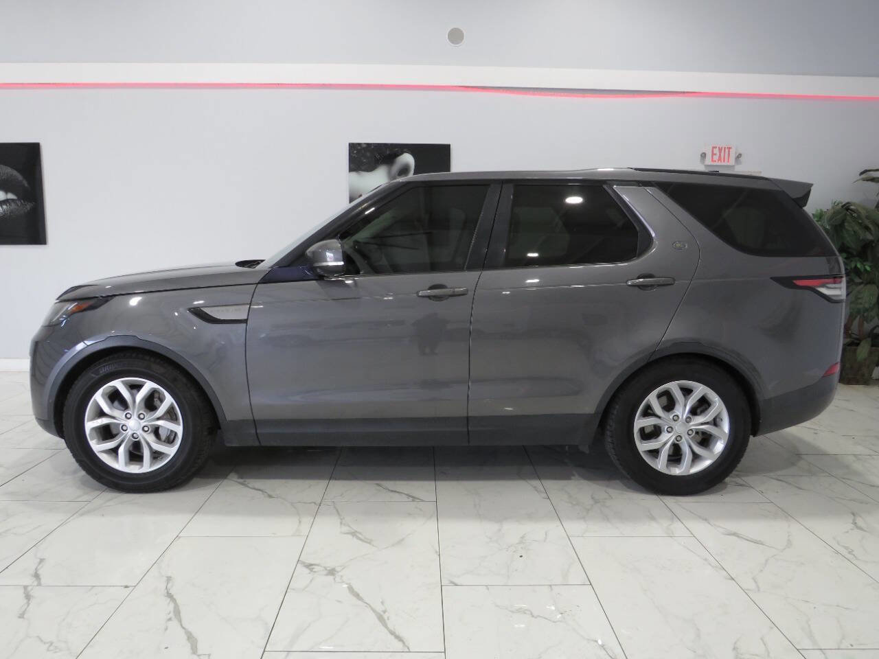 Used 2018 Land Rover Discovery SE AWD/4WD image 7