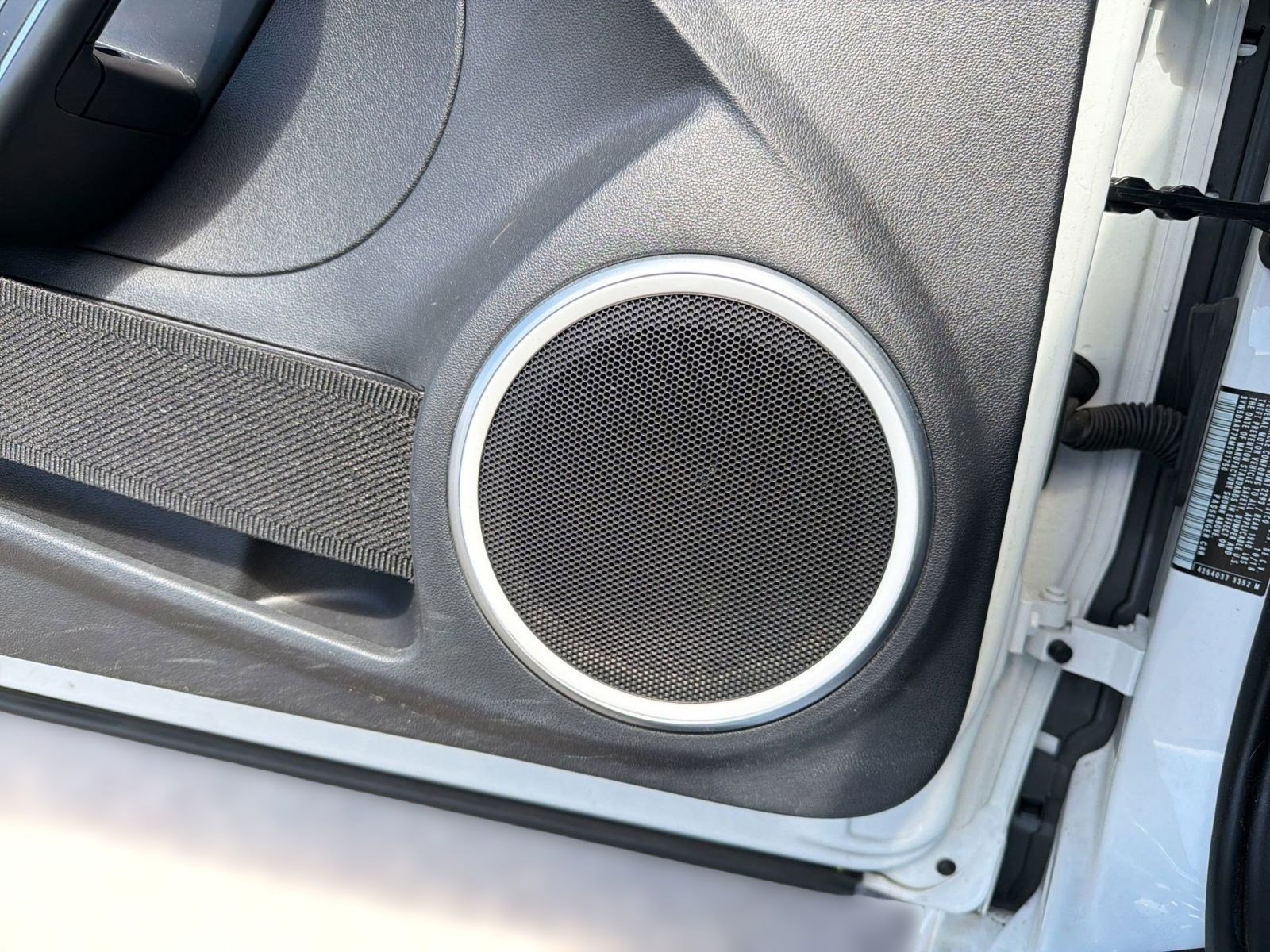 Used 2019 Volkswagen Beetle 2.0T SE w/ SE Premium Package image 19