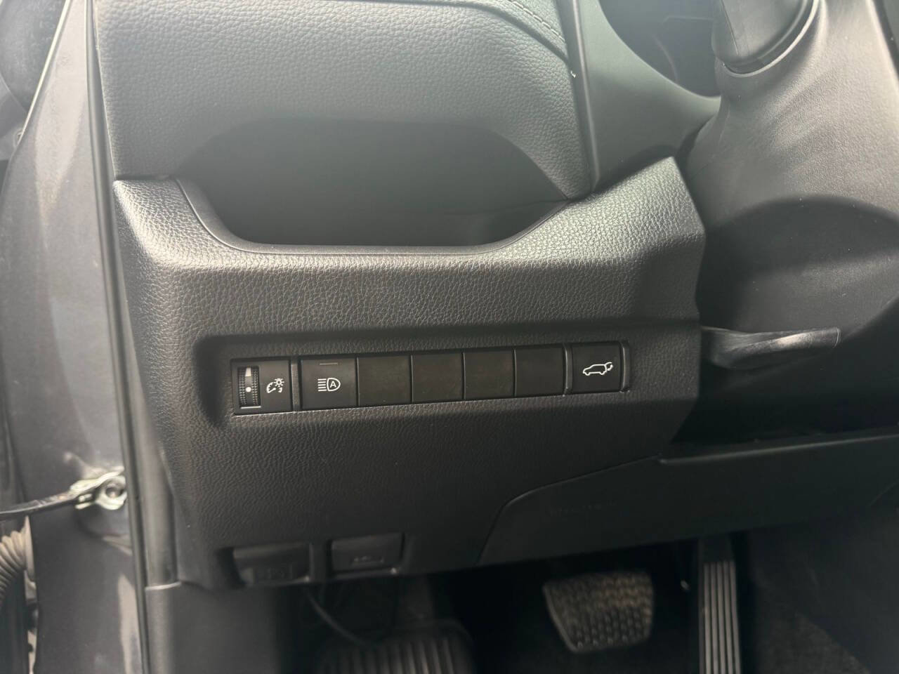 Used 2024 Toyota RAV4 XLE w/ Convenience Package image 14