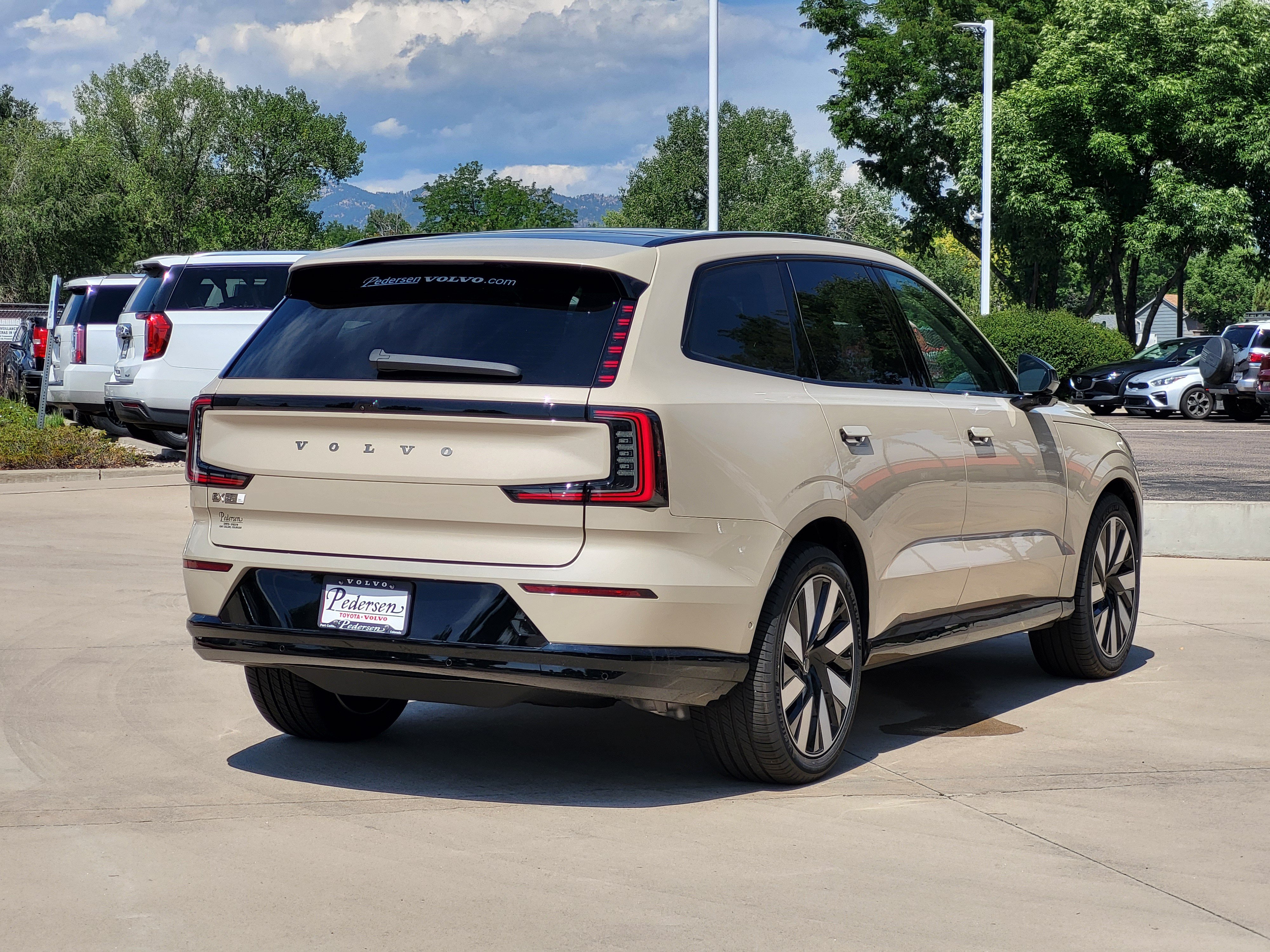 New 2026 Volvo EX90 Ultra AWD/4WD image 3