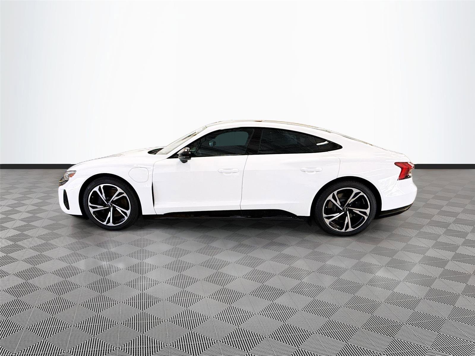 Used 2022 Audi e-tron GT Premium Plus w/ Performance Package AWD/4WD image 4