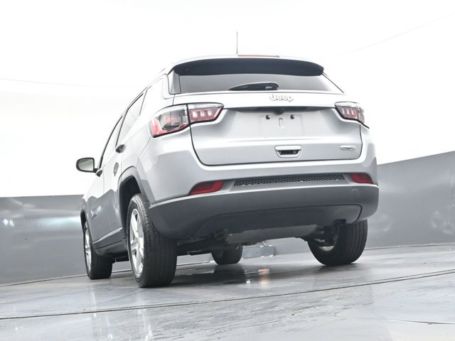 Used 2023 Jeep Compass Latitude w/ Sun and Sound Group AWD/4WD image 34