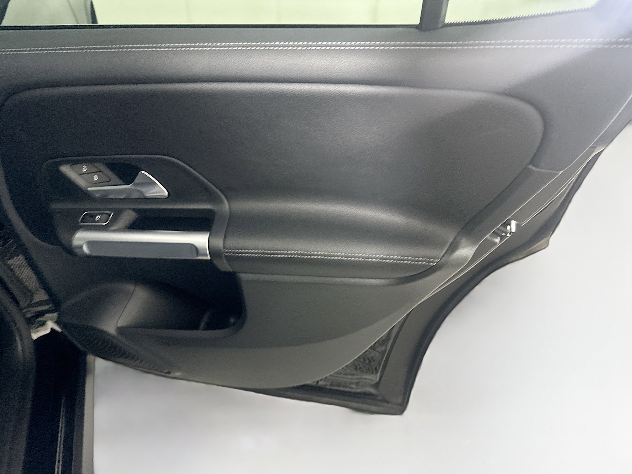 Used 2025 Mercedes-Benz GLB 250 4MATIC image 30