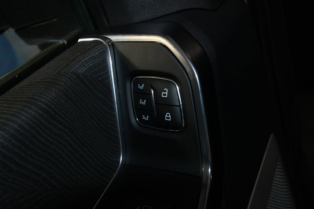 Used 2025 Ford F350 Platinum image 10