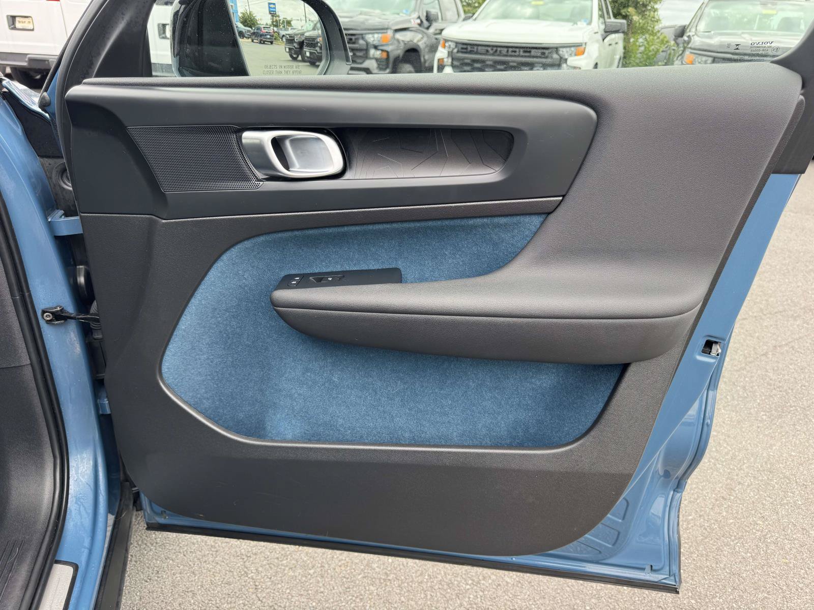 Used 2023 Volvo XC40 Recharge Plus w/ Protection Package Premier AWD/4WD image 30