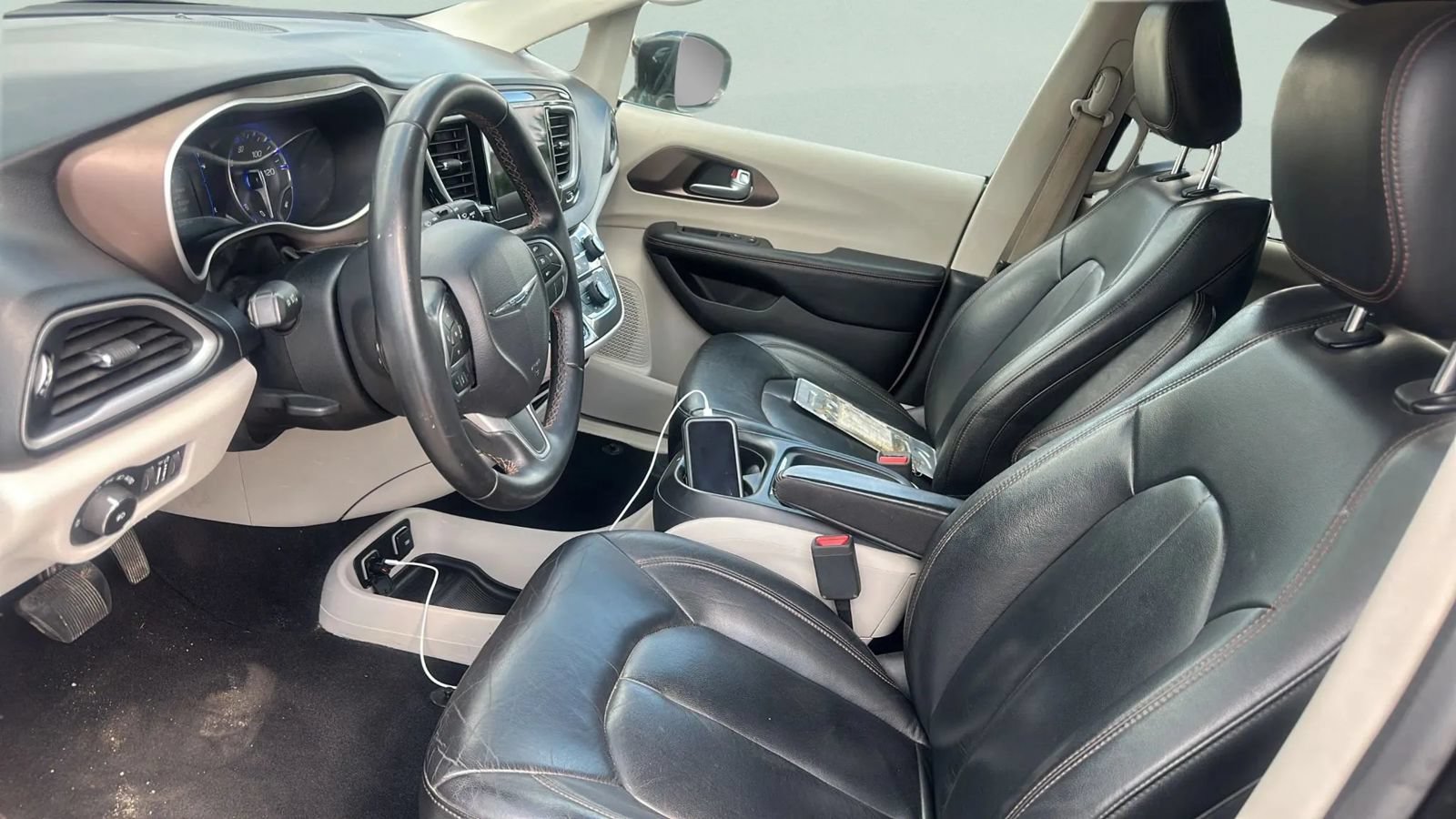 Used 2017 Chrysler Pacifica Touring-L FWD image 18