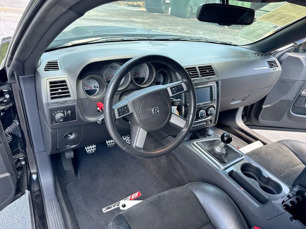 Used 2010 Dodge Challenger SRT8 RWD image 31