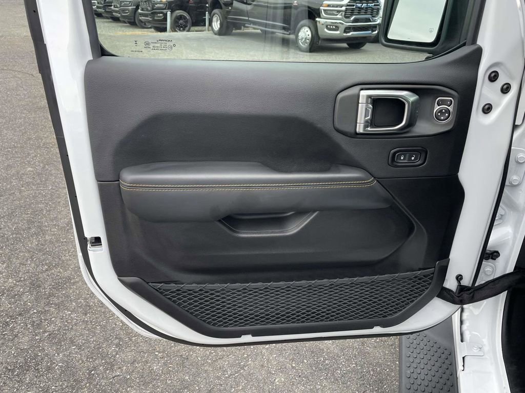 Certified 2025 Jeep Wrangler Sahara image 24