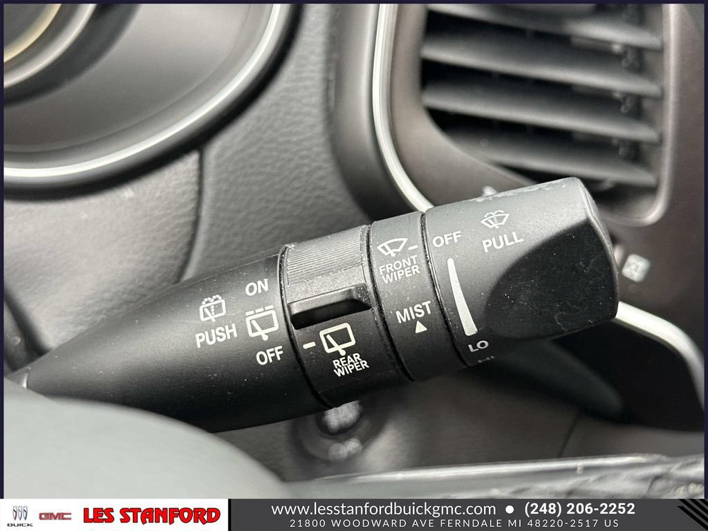 Used 2021 Jeep Cherokee Trailhawk AWD/4WD image 25