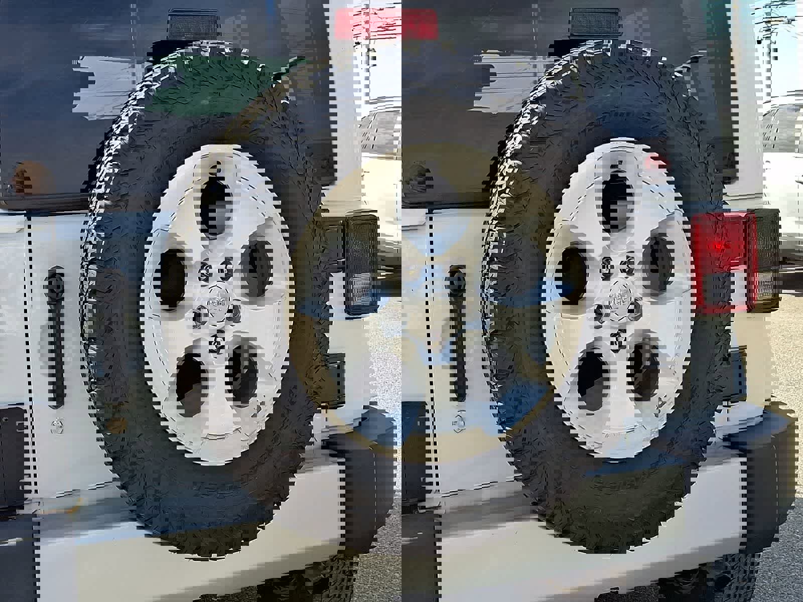 Used 2015 Jeep Wrangler Unlimited Sahara w/ Connectivity Group image 29