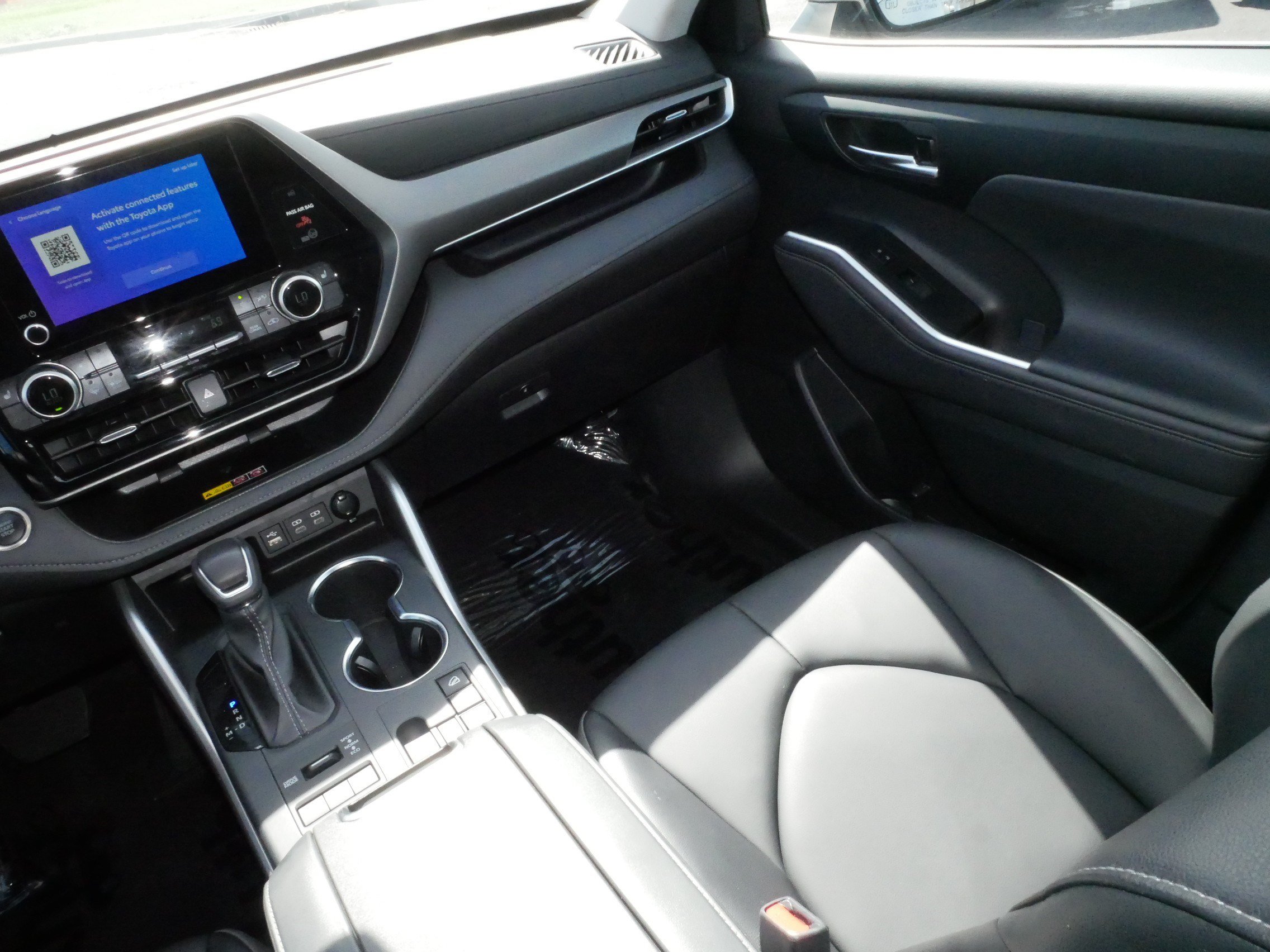 Used 2025 Toyota Highlander XLE AWD/4WD image 11