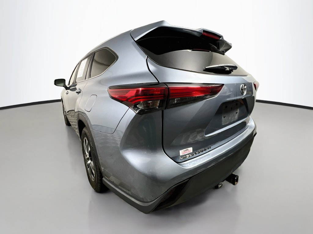 Used 2023 Toyota Highlander XLE FWD image 5