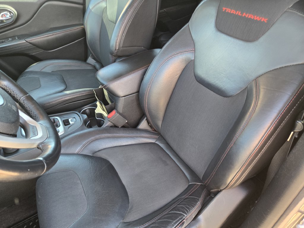 Used 2016 Jeep Cherokee Trailhawk AWD/4WD image 16