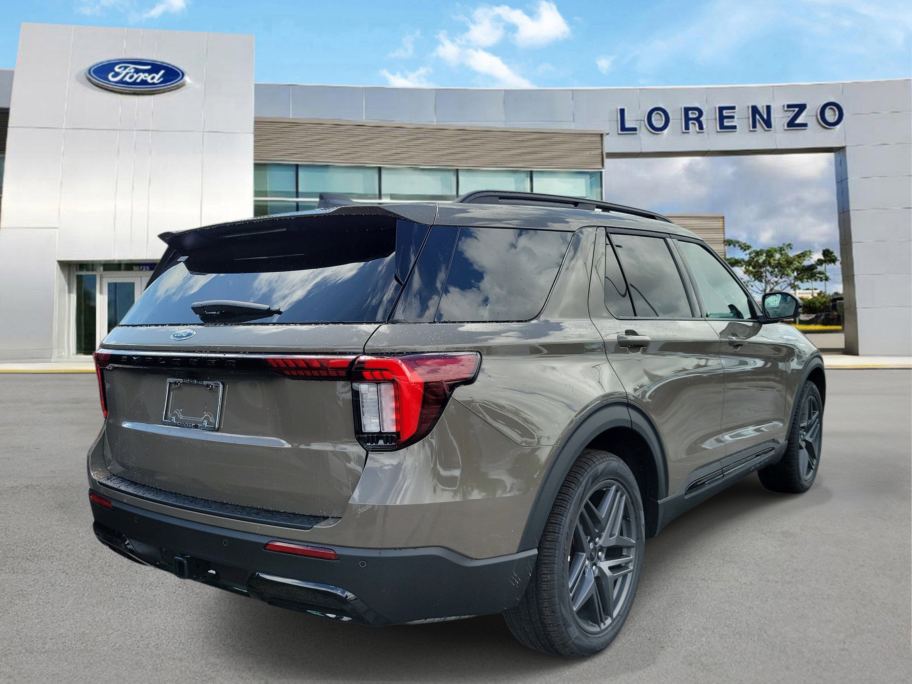 New 2026 Ford Explorer ST-Line w/ ST-Line Street Pack RWD image 4