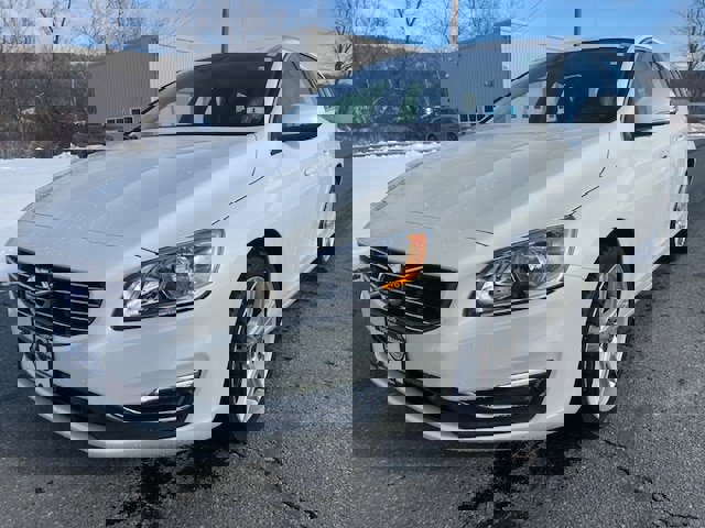 Used 2016 Volvo V60 T5 Premier image 1