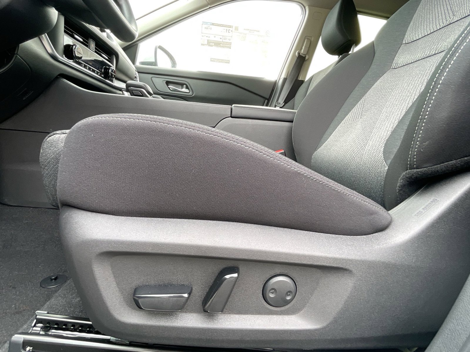 Used 2024 Nissan Rogue SV AWD/4WD image 22