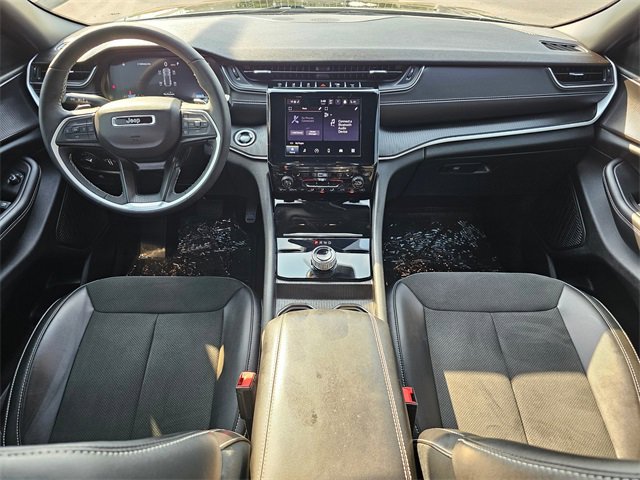 Used 2025 Jeep Grand Cherokee Altitude image 10