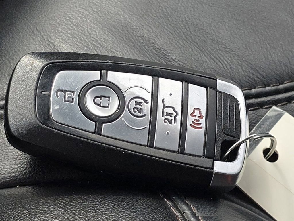 Used 2021 Ford Explorer Platinum w/ Premium Technology Package AWD/4WD image 90