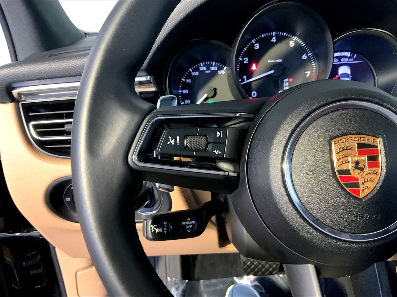 Certified 2025 Porsche Macan image 27